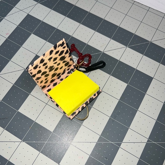 Keychain Sticky Note Bookbinder / post-it dispenser / Post-it hand-held  Notes - Picture 6 of 12